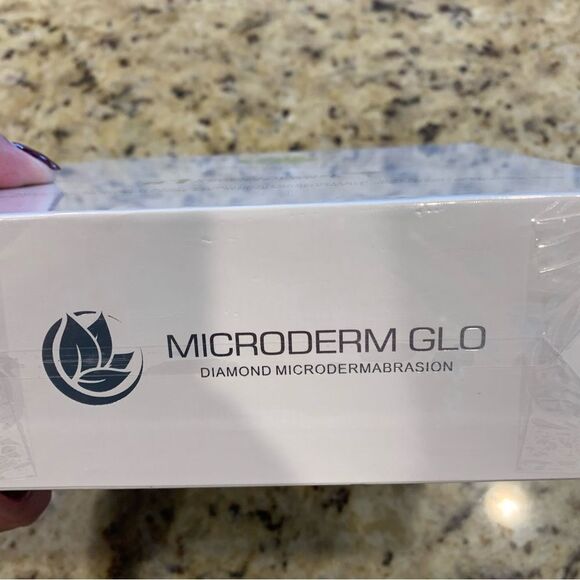 Microderm GLO Diamond Microdermabrasion Set NEW! - Picture 3 of 4